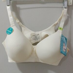 Vanity Fair White Bra with Underwire Support and Adjustable Straps